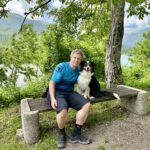 Chris mit Mayra auf der Bank